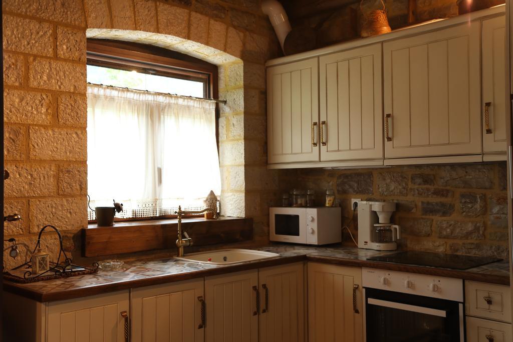 Guesthouse Amalia Kalesmenon Luaran gambar